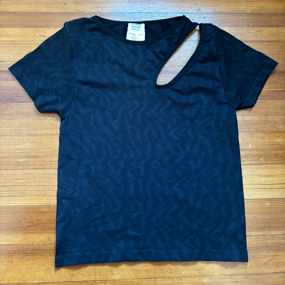 Cotton On Black Zebra-Print Cutout Seamless Crop Fitted Tee, Size: XS/S. Workout